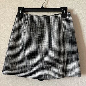 NWOT Abercrombie and Fitch Black and White Houndstooth Skort